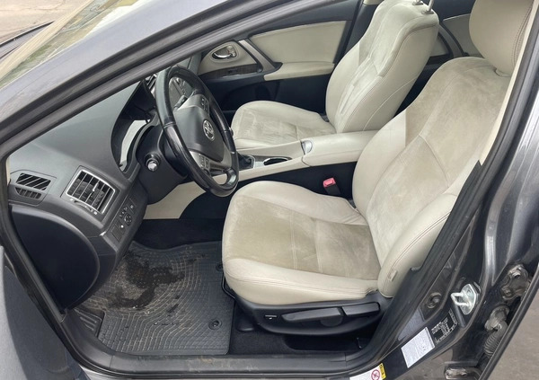 Toyota Avensis cena 35900 przebieg: 199777, rok produkcji 2013 z Warszawa małe 352
